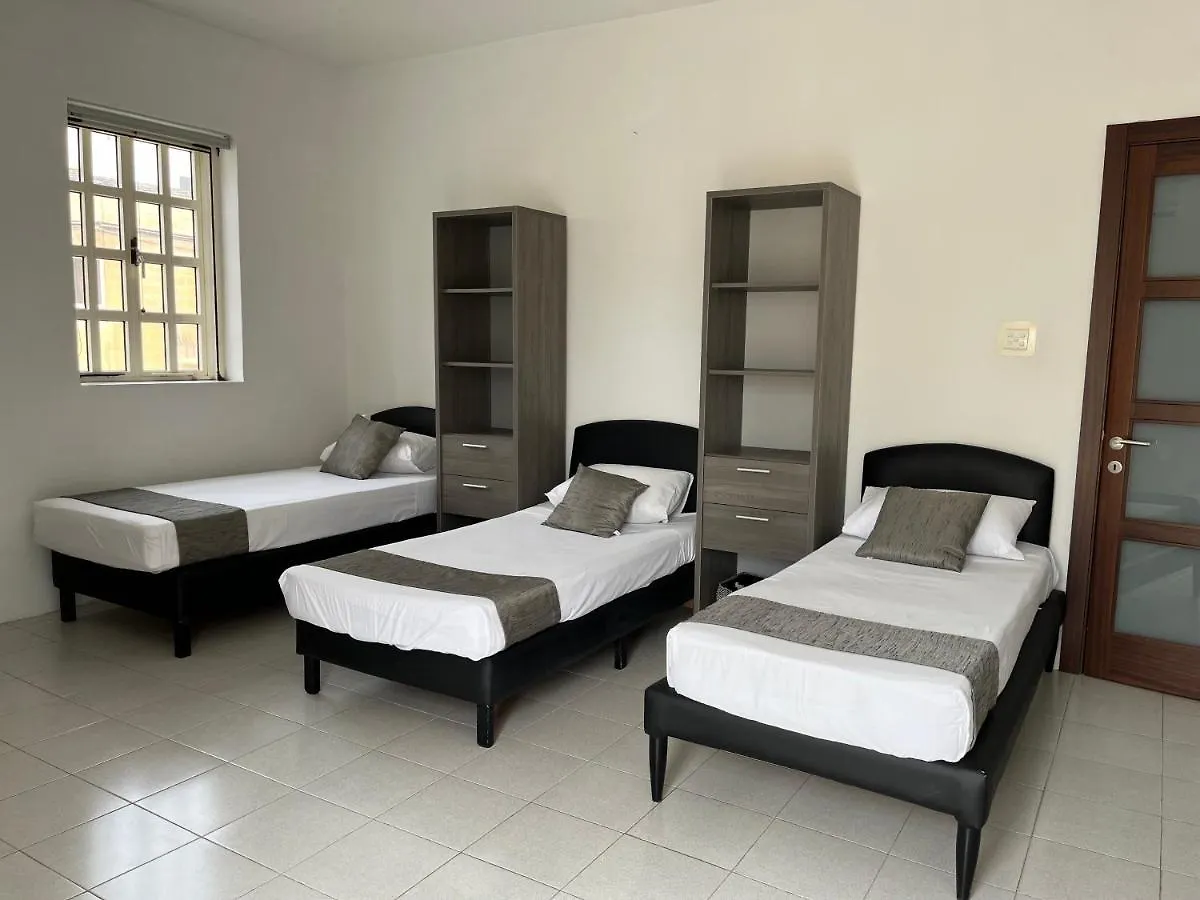 New Aurora Room 1, Huge Private Bedroom En-Suite Is-Swieqi 0*,  Malta