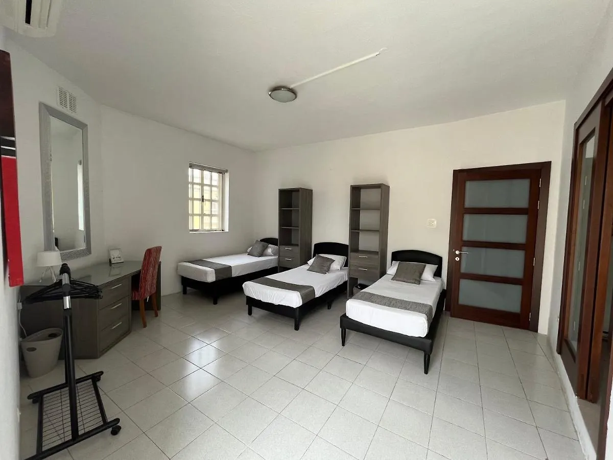 New Aurora Room 1, Huge Private Bedroom En-Suite Is-Swieqi